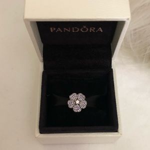 Pandora Sparkling Primrose Charm